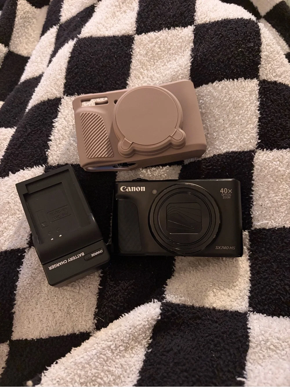 Canon PowerShot SX740 HS Digital Camera in Black